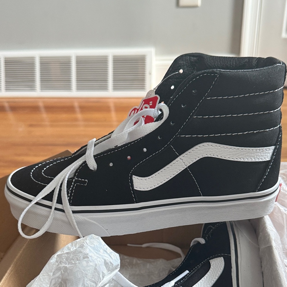 Vans Men's Classic Black and White Sneakers - Picture 2 of 4